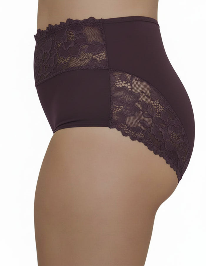 Луксозни бикини с висока талия – комфорт и елегантност в едно

Представяме новия модел бикини с висока талия точно до пъпа, създадени за жени, които искат да съчетаят удобството с изисканата визия.

✔ Меки и еластични микрофибър и дантела – нежно обгръщат тялото и осигуряват лекота през целия ден.
✔ Допълнителен ластик на талията върху дантелата – гарантира стабилност, без да стяга.
✔ Мек и еластичен двойно прегънат ластик на предницата – за деликатна опора и пълен комфорт.
✔ Голямо памучно хигиенно парче –