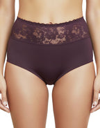 Луксозни бикини с висока талия – комфорт и елегантност в едно

Представяме новия модел бикини с висока талия точно до пъпа, създадени за жени, които искат да съчетаят удобството с изисканата визия.

✔ Меки и еластични микрофибър и дантела – нежно обгръщат тялото и осигуряват лекота през целия ден.
✔ Допълнителен ластик на талията върху дантелата – гарантира стабилност, без да стяга.
✔ Мек и еластичен двойно прегънат ластик на предницата – за деликатна опора и пълен комфорт.
✔ Голямо памучно хигиенно парче –