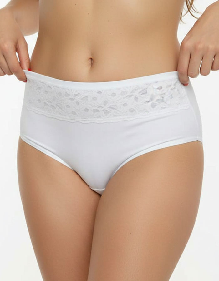 Ежедневната памучна бикина, която задължително трябва да присъства в гардерова ти.&nbsp;
Тя е с удобна дълбочина за максимален комфорт на носене.
Ластикът, с който е обточена на крачолите и талията е мек и еластичен двойно прегънат, за да не дразни кожата.&nbsp;
Той е подходящ за ползване при памучно бельо.
Дантелата, която е положена върху памучния детайл отпред придава завършен и естетичен вид, за да не е поредния обикновен.&nbsp;
Памукът, който ползваме е нишка 40*1, което е еднослойно тъкана, което прид