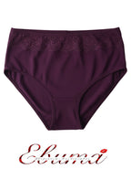 Ежедневната памучна бикина, която задължително трябва да присъства в гардерова ти.&nbsp;
Тя е с удобна дълбочина за максимален комфорт на носене.
Ластикът, с който е обточена на крачолите и талията е мек и еластичен двойно прегънат, за да не дразни кожата.&nbsp;
Той е подходящ за ползване при памучно бельо.
Дантелата, която е положена върху памучния детайл отпред придава завършен и естетичен вид, за да не е поредния обикновен.&nbsp;
Памукът, който ползваме е нишка 40*1, което е еднослойно тъкана, което прид