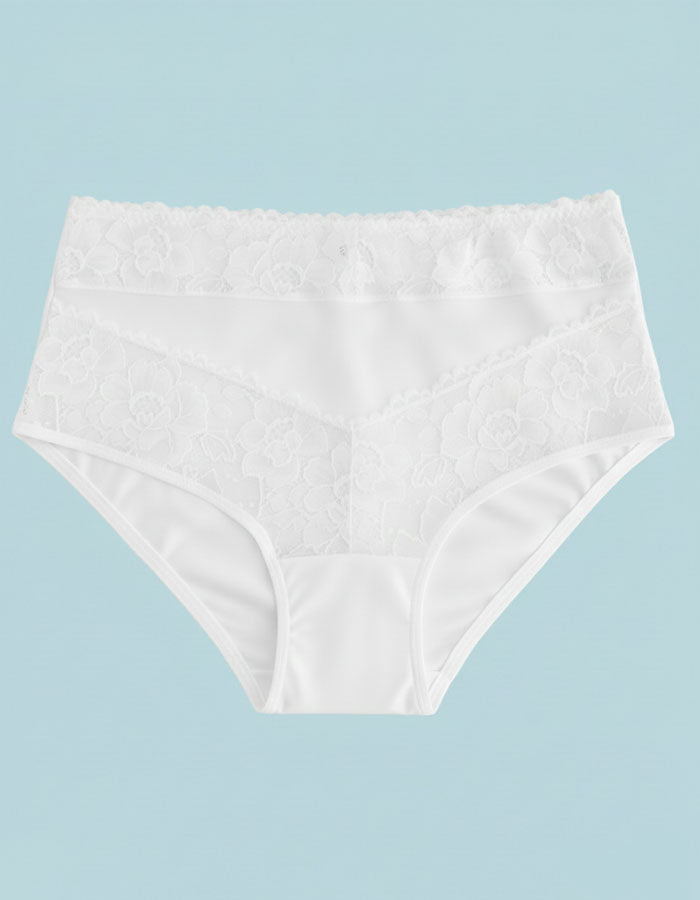 Открийте съвършенството във всяко движение с новите дамски бикини Evita – съчетание от елегантност, комфорт и неустоим сексапил!

Почувствайте разликата с Evita:

Несравним комфорт: Изработени от висококачествен микрофибър, тези бикини осигуряват невероятна мекота през целия ден. Забравете за компромисите – с Evita ще се чувствате удобно във всяка ситуация.

Изискана елегантност: Деликатната дантела и майсторската изработка превръщат тези бикини в произведение на изкуството. С тях ще се чувствате не само ко