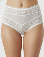 Открийте съвършенството във всяко движение с новите дамски бикини Evita – съчетание от елегантност, комфорт и неустоим сексапил!

Почувствайте разликата с Evita:

Несравним комфорт: Изработени от висококачествен микрофибър, тези бикини осигуряват невероятна мекота през целия ден. Забравете за компромисите – с Evita ще се чувствате удобно във всяка ситуация.

Изискана елегантност: Деликатната дантела и майсторската изработка превръщат тези бикини в произведение на изкуството. С тях ще се чувствате не само ко