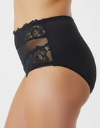 Открийте съвършенството във всяко движение с новите дамски бикини Evita – съчетание от елегантност, комфорт и неустоим сексапил!

Почувствайте разликата с Evita:

Несравним комфорт: Изработени от висококачествен микрофибър, тези бикини осигуряват невероятна мекота през целия ден. Забравете за компромисите – с Evita ще се чувствате удобно във всяка ситуация.

Изискана елегантност: Деликатната дантела и майсторската изработка превръщат тези бикини в произведение на изкуството. С тях ще се чувствате не само ко