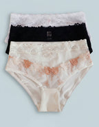 Открийте съвършенството във всяко движение с новите дамски бикини Evita – съчетание от елегантност, комфорт и неустоим сексапил!

Почувствайте разликата с Evita:

Несравним комфорт: Изработени от висококачествен микрофибър, тези бикини осигуряват невероятна мекота през целия ден. Забравете за компромисите – с Evita ще се чувствате удобно във всяка ситуация.

Изискана елегантност: Деликатната дантела и майсторската изработка превръщат тези бикини в произведение на изкуството. С тях ще се чувствате не само ко