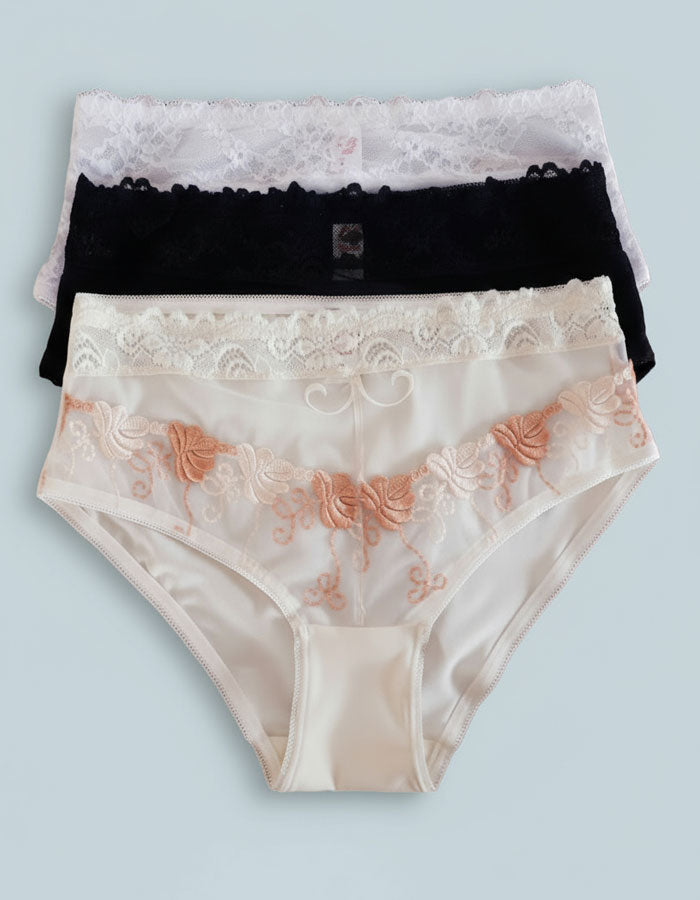 Открийте съвършенството във всяко движение с новите дамски бикини Evita – съчетание от елегантност, комфорт и неустоим сексапил!

Почувствайте разликата с Evita:

Несравним комфорт: Изработени от висококачествен микрофибър, тези бикини осигуряват невероятна мекота през целия ден. Забравете за компромисите – с Evita ще се чувствате удобно във всяка ситуация.

Изискана елегантност: Деликатната дантела и майсторската изработка превръщат тези бикини в произведение на изкуството. С тях ще се чувствате не само ко