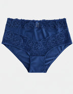 Открийте съвършенството във всяко движение с новите дамски бикини Evita – съчетание от елегантност, комфорт и неустоим сексапил!

Почувствайте разликата с Evita:

Несравним комфорт: Изработени от висококачествен микрофибър, тези бикини осигуряват невероятна мекота през целия ден. Забравете за компромисите – с Evita ще се чувствате удобно във всяка ситуация.

Изискана елегантност: Деликатната дантела и майсторската изработка превръщат тези бикини в произведение на изкуството. С тях ще се чувствате не само ко