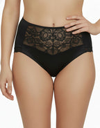 Изключително удобна луксозна бикина с еластична дантела отпред.&nbsp;
С този модел ще имате едно такова луксозно усещане, че е възможно да станете любим модел.
Бикината е с висока талия и дантелени притурки на задна част, за да не се отбелязва под дрехите.
Изключително елегантен, красив и женствен модел.
Дизайнът на дантелата може да се различава от тази на снимката, но рядко.
Отлично качество
Състав: 88% полиамид и 12% еластан