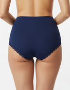 Елегантност и Комфорт: Бикини, Които Съчетават Всичко 
Открийте съвършенството с този модел дамско бельо, който превръща ежедневния комфорт в луксозно преживяване. Тези удобни бикини са създадени за жената, която не прави компромис – тя иска памучни мекота за целия ден и елегантно бельо, което да подчертае нейната увереност.

 Защо ще ги Обикнете:
Идеалният Баланс: Създадени да покрият двете най-важни нужди: комфорт и стил. Високата талия осигурява нежна подкрепа и оформяне, докато памучният материал гали к