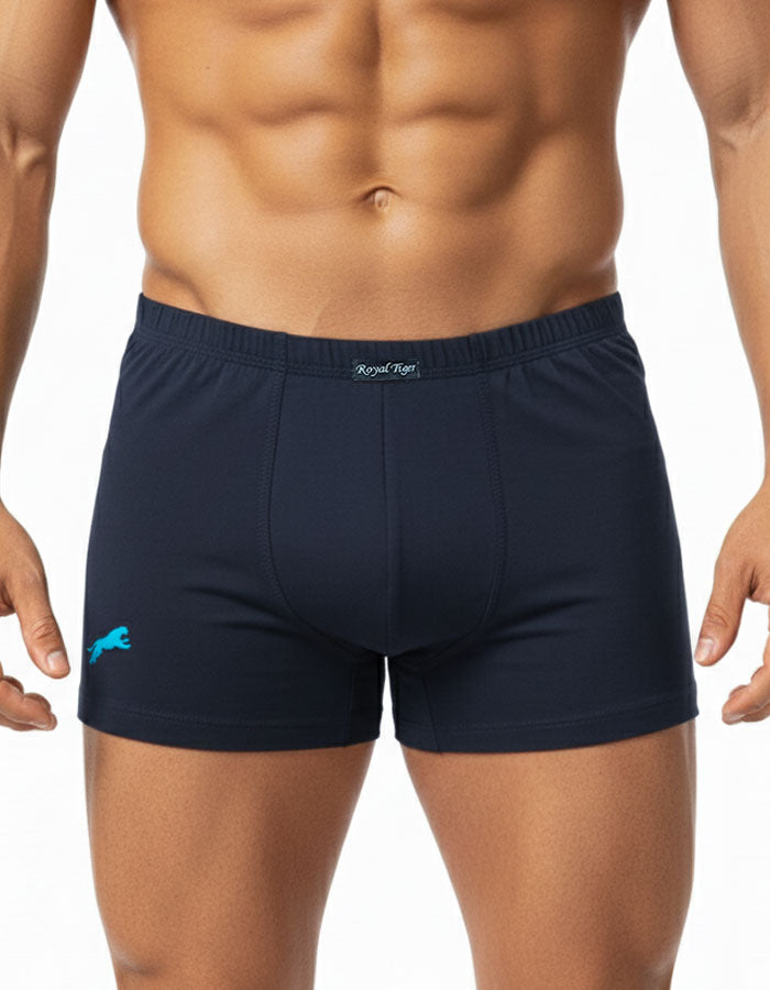 Мъжки боксер от нерециклиран памук – комфорт и стил от Royal Tiger

Открийте удобството и качеството на мъжките боксерки Royal Tiger, създадени за мъже, които държат на естествените материи и безупречния стил.
Изработени от 90% нерециклиран памук и 10% еластан, тези боксерки осигуряват невероятна мекота и дишащ комфорт през целия ден.

✔ Удобни крачоли – осигуряват свобода на движение без впиване или разтягане.
✔ Актуални акценти – модерен дизайн, съчетан с прецизни детайли за стилна визия.
✔ Българско прои