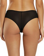 Няма съмнения за тези, които знаят, че бродерията е три пъти по-скъпа от дантелата.
Качеството на изработката е на много високо ниво, поради онагледяване на много компоненти, а именно:
-издръжливост
-устойчивост на третиране
-визия
-индивидуалност
-устойчивост на UV лъчи
Ние, екипът на Евита обичаме да използваме бродерии, защото знаем всички тези нейни качества.