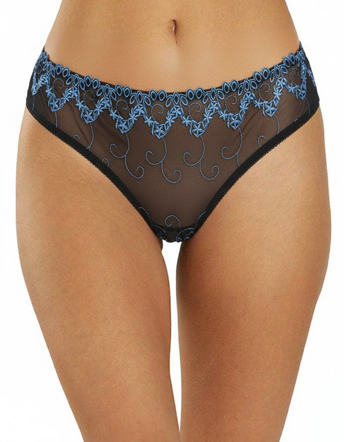 Супер секси прашка с бродерия
Няма съмнения за тези, които знаят, че бродерията е три пъти по-скъпа от дантелата.&nbsp;Моделът е със средна дълбочина и удобен широк страничен шев.
Секси визия и комфорт.
Качеството на изработката е на много високо ниво, поради онагледяване на много компоненти, а именно:
-издръжливост
-устойчивост на третиране
-визия
-индивидуалност
-устойчивост на UV лъчи
Ние, екипът на Евита обичаме да използваме бродерии, защото знаем всички тези нейни качества.

Дизайнът на дантелата може