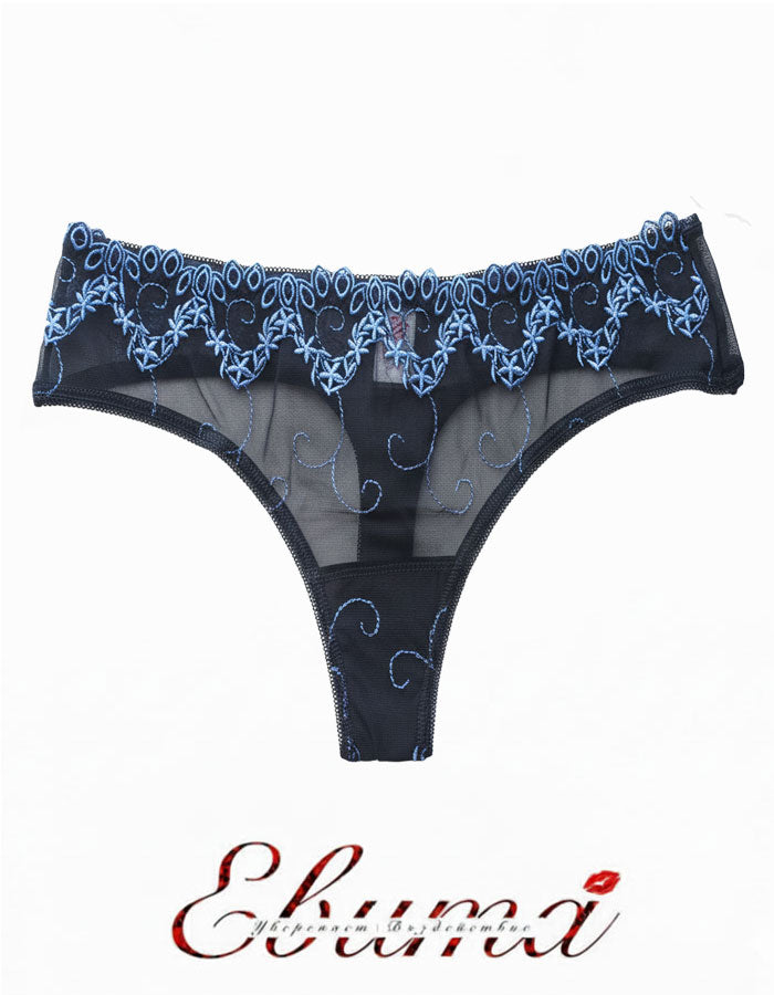 Супер секси прашка с бродерия
Няма съмнения за тези, които знаят, че бродерията е три пъти по-скъпа от дантелата.&nbsp;Моделът е със средна дълбочина и удобен широк страничен шев.
Секси визия и комфорт.
Качеството на изработката е на много високо ниво, поради онагледяване на много компоненти, а именно:
-издръжливост
-устойчивост на третиране
-визия
-индивидуалност
-устойчивост на UV лъчи
Ние, екипът на Евита обичаме да използваме бродерии, защото знаем всички тези нейни качества.

Дизайнът на дантелата може