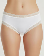 Красив и удобен модел бразилиана от висококачествено трико и нежна дантела по крачолите и талията.
На талията е добавен ластик за повече комфорт.
Моделът е с нормална талия.&nbsp;
Прекрасен и удобен модел.
Дизайнът на дантелата може да се различава от този на снимката, но рядко.
Отлично качество
Произведено в България
Състав: 90% памук и 10% еластан