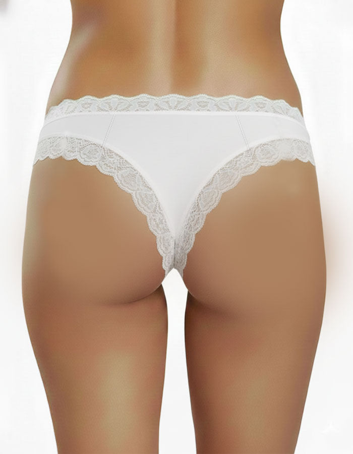 Красив и удобен модел бразилиана от висококачествено трико и нежна дантела по крачолите и талията.
На талията е добавен ластик за повече комфорт.
Моделът е с нормална талия.&nbsp;
Прекрасен и удобен модел.
Дизайнът на дантелата може да се различава от този на снимката, но рядко.
Отлично качество
Произведено в България
Състав: 90% памук и 10% еластан