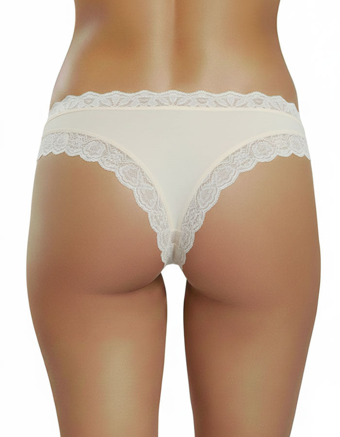 Красив и удобен модел бразилиана от висококачествено трико и нежна дантела по крачолите и талията.
На талията е добавен ластик за повече комфорт.
Моделът е с нормална талия.&nbsp;
Прекрасен и удобен модел.
Дизайнът на дантелата може да се различава от този на снимката, но рядко.
Отлично качество
Произведено в България
Състав: 90% памук и 10% еластан