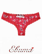 Тази изискана бразилиана съчетава красота, удобство и елегантност, превръщайки я в идеалния избор за дамите, които ценят комфорта, без да правят компромис със стила. Изработена от висококачествен микрофибър и нежна дантела, тя е създадена, за да обгръща тялото с мекота и изисканост.

Деликатната дантела, която краси крачолите и талията, придава романтично и женствено усещане, а ластикът в областта на талията гарантира перфектно прилягане и свобода на движение през целия ден. С нормална талия, този модел е п