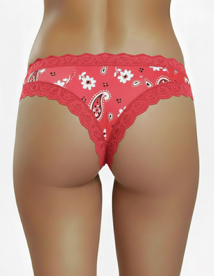 Тази изискана бразилиана съчетава красота, удобство и елегантност, превръщайки я в идеалния избор за дамите, които ценят комфорта, без да правят компромис със стила. Изработена от висококачествен микрофибър и нежна дантела, тя е създадена, за да обгръща тялото с мекота и изисканост.

Деликатната дантела, която краси крачолите и талията, придава романтично и женствено усещане, а ластикът в областта на талията гарантира перфектно прилягане и свобода на движение през целия ден. С нормална талия, този модел е п