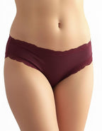 Красив и удобен модел бразилиана от висококачествено трико и нежна дантела по крачолите и талията.
На талията е добавен ластик за повече комфорт.
Моделът е с нормална талия.&nbsp;
Прекрасен и удобен модел.
Дизайнът на дантелата може да се различава от този на снимката, но рядко.
Отлично качество
Произведено в България
Състав: 90% памук и 10% еластан