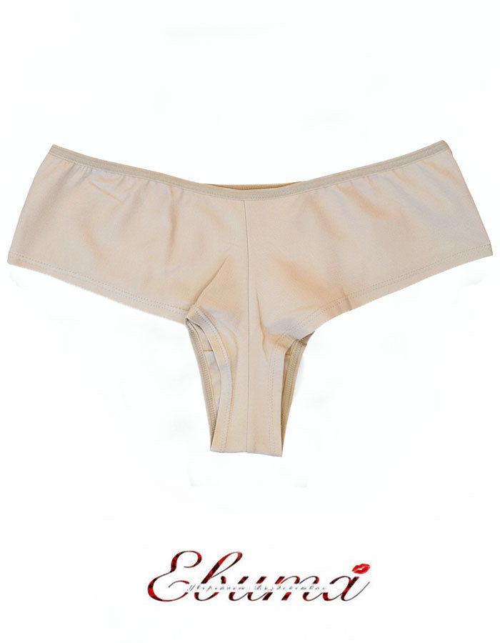 ♦ В нашето производство на памучно бельо залагаме само на най-доброто – и именно затова използваме висококачествена нишка памук 40/1. Това не е просто материя, а израз на Комфорт, Грижа за кожата и Стил, който се усеща още с първото докосване.
♦ Какво отличава памука 40/1?
Това е фина, мека и лека НЕРЕЦИКЛИРАНА прежда, която се използва за създаване на плат с гладка, стегната структура и нежна повърхност. Бельото, изработено от тази материя, не просто изглежда добре – то приляга по тялото с лекота, позволяв