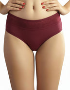 ♦ В нашето производство на памучно бельо залагаме само на най-доброто – и именно затова използваме висококачествена нишка памук 40/1. Това не е просто материя, а израз на Комфорт, Грижа за кожата и Стил, който се усеща още с първото докосване.
♦ Какво отличава памука 40/1?
Това е фина, мека и лека НЕРЕЦИКЛИРАНА прежда, която се използва за създаване на плат с гладка, стегната структура и нежна повърхност. Бельото, изработено от тази материя, не просто изглежда добре – то приляга по тялото с лекота, позволяв