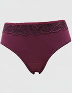 ♦ В нашето производство на памучно бельо залагаме само на най-доброто – и именно затова използваме висококачествена нишка памук 40/1. Това не е просто материя, а израз на Комфорт, Грижа за кожата и Стил, който се усеща още с първото докосване.
♦ Какво отличава памука 40/1?
Това е фина, мека и лека НЕРЕЦИКЛИРАНА прежда, която се използва за създаване на плат с гладка, стегната структура и нежна повърхност. Бельото, изработено от тази материя, не просто изглежда добре – то приляга по тялото с лекота, позволяв