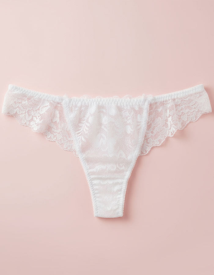 Дантелена бразилиана с голяма панделка отзад, бял, 407