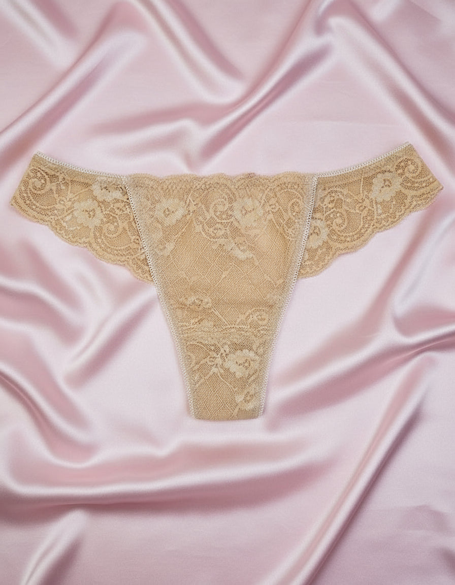 Дантелена бразилиана с голяма панделка отзад, бежов, 407