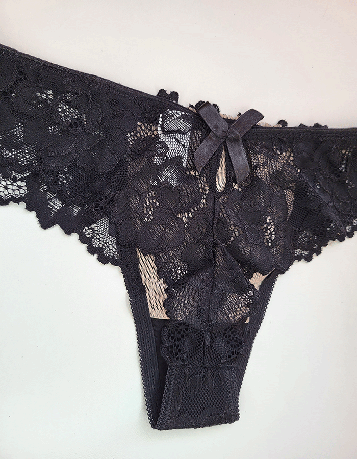 Дантелена бразилиана с голяма панделка отзад, черно с бежово, 407