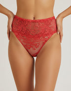 Дантелена бразилиана с удължено памучно парче до дантеления колан, което удобно ще предложи по-завършен вид.&nbsp;Моделът е с нормална дълбочина.
Секси, стилна и удобна кройка.
Моделът е вдъхновен от идеята за съчетание на секси визия и комфортно усещане през целият период с него.
Изискан и женствен модел.
В Макси размерите моделът е с по-висока талия!
Дизайнът на дантелата може да се различава от този на снимката, но рядко.&nbsp; &nbsp; &nbsp; &nbsp; &nbsp; &nbsp; &nbsp; &nbsp; &nbsp; &nbsp; &nbsp; &nbsp; 