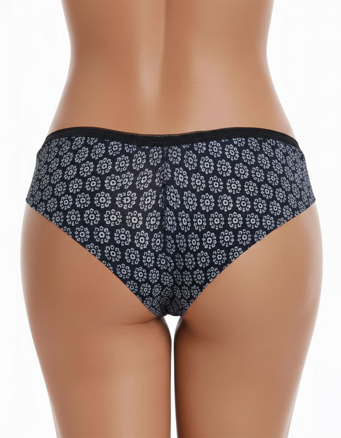 Луксозна Бразилиана "Съвършенство" – За Да Се Чувствате Неустоима Всеки Ден!

Подарете си усещането за лукс и съвършенство с тази изящна бразилиана, която съчетава удобство, стил и неустоима визия.

&nbsp;Защо ще я Обикнете:

Благодарение на удобната кройка, тя приляга перфектно към тялото, без да стяга или очертава. Ще забравите, че я носите!

Луксозната дантела оформя елегантно талията, добавяйки чувственост и финес към Вашата визия. Това е детайлът, който превръща бельото от необходимост в удоволствие.

