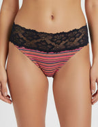 Луксозна Бразилиана "Съвършенство" – За Да Се Чувствате Неустоима Всеки Ден!

Подарете си усещането за лукс и съвършенство с тази изящна бразилиана, която съчетава удобство, стил и неустоима визия.

&nbsp;Защо ще я Обикнете:

Благодарение на удобната кройка, тя приляга перфектно към тялото, без да стяга или очертава. Ще забравите, че я носите!

Луксозната дантела оформя елегантно талията, добавяйки чувственост и финес към Вашата визия. Това е детайлът, който превръща бельото от необходимост в удоволствие.

