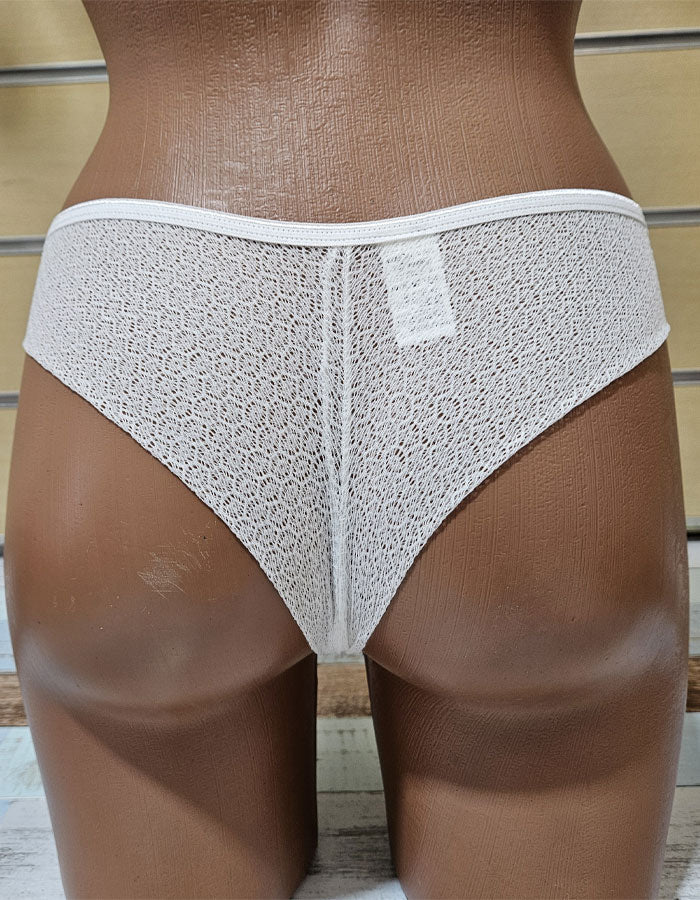 Луксозна Бразилиана "Съвършенство" – За Да Се Чувствате Неустоима Всеки Ден!

Подарете си усещането за лукс и съвършенство с тази изящна бразилиана, която съчетава удобство, стил и неустоима визия.

&nbsp;Защо ще я Обикнете:

Благодарение на удобната кройка, тя приляга перфектно към тялото, без да стяга или очертава. Ще забравите, че я носите!

Луксозната дантела оформя елегантно талията, добавяйки чувственост и финес към Вашата визия. Това е детайлът, който превръща бельото от необходимост в удоволствие.

