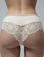 Луксозна бразилиана – съвършената комбинация от комфорт и съблазън!&nbsp;
Поглези се с тази нежна, удобна и изключително женствена бразилиана, която ще подчертае извивките ти със стил и елегантност.


✔ Прекрасна кройка – идеална дълбочина за несравним комфорт.
✔ Без ластици отпред и отзад – за гладък силует и усещане за втора кожа.
✔ Фина еластична дантела и мек микрофибър – съчетание на изтънченост и удобство.
✔ Голямо хигиенно парче – за максимална свежест и комфорт през целия ден.
✔ Произведено в Българ