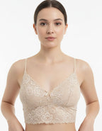 Удобство и елегантност в едно – грабни сега!
Дантелено изкушение от бралет и бикина средна дълбочина.&nbsp;

Наслади се на усещането за лекота и комфорт с нашия елегантен и изключително удобен дантелен сутиен!&nbsp;

- мека и еластична дантела
- регулиращи се стабилни и плътни презрамки
- дантелен колан за стабилност
- без банели
- допълнителен ластик на дантеления колан за стабилност
- без закопчалки
- меко и еластично памучно трико от вътрешната част, за да покрива
- удобно покрива гърдата
- подходящ за д