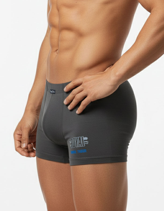 Мъжки боксер от нерециклиран памук – комфорт и стил от Royal Tiger

Открийте удобството и качеството на мъжките боксерки Royal Tiger, създадени за мъже, които държат на естествените материи и безупречния стил.
Изработени от 90% нерециклиран памук и 10% еластан, тези боксерки осигуряват невероятна мекота и дишащ комфорт през целия ден.

✔ Удобни крачоли – осигуряват свобода на движение без впиване или разтягане.
✔ Актуални акценти – модерен дизайн, съчетан с прецизни детайли за стилна визия.
✔ Българско прои