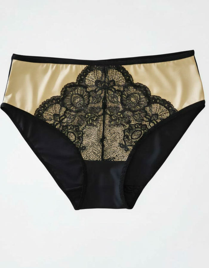 Добре дошли в света на перфектното бельо, където Комфортът и Стилът се сливат в едно!
Ние представяме на вашето внимание нашата луксозна бикина с висока талия, която не само е красива, но и невероятно удобна.

Създадена с изисканост, тази бикина е направена от микрофибър с красива дантелена притурка, която допълва вашия стил с разкош и елегантност.
Нейната висока талия не само подчертава вашата фигура, но и осигурява оптимално покритие на задната част, за максимално усещане за увереност и комфорт.

Но това 