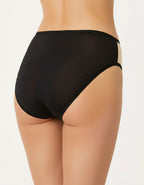 Добре дошли в света на перфектното бельо, където Комфортът и Стилът се сливат в едно!
Ние представяме на вашето внимание нашата луксозна бикина с висока талия, която не само е красива, но и невероятно удобна.

Създадена с изисканост, тази бикина е направена от микрофибър с красива дантелена притурка, която допълва вашия стил с разкош и елегантност.
Нейната висока талия не само подчертава вашата фигура, но и осигурява оптимално покритие на задната част, за максимално усещане за увереност и комфорт.

Но това 