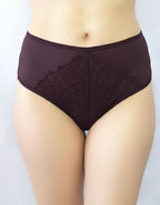 Добре дошли в света на перфектното бельо, където Комфортът и Стилът се сливат в едно!
Ние представяме на вашето внимание нашата луксозна бикина с висока талия, която не само е красива, но и невероятно удобна.

Създадена с изисканост, тази бикина е направена от микрофибър с красива дантелена притурка, която допълва вашия стил с разкош и елегантност.
Нейната висока талия не само подчертава вашата фигура, но и осигурява оптимално покритие на задната част, за максимално усещане за увереност и комфорт.

Но това 