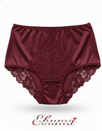 Този нов модел е създаден да комбинира практичност, елегантност и удобство:

Висока талия до пъпа – визуално издължава силуета и осигурява комфортна стабилност.

Мек и еластичен двойно прегънат ластик на предницата – гарантира нежно прилягане без усещане за стягане.

Фина дантела върху микрофибъра – придава стил и женствена изтънченост.

Гръб с комбинация от микрофибър и дантелен завършек – елегантен контраст и ефектна визия.

Подсилено памучно дъно със скрити шевове – за свежест, хигиена и максимално удобс