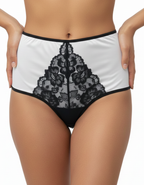 Този нов модел е създаден да комбинира практичност, елегантност и удобство:

Висока талия до пъпа – визуално издължава силуета и осигурява комфортна стабилност.

Мек и еластичен двойно прегънат ластик на предницата – гарантира нежно прилягане без усещане за стягане.

Фина дантела върху микрофибъра – придава стил и женствена изтънченост.

Гръб с комбинация от микрофибър и дантелен завършек – елегантен контраст и ефектна визия.

Подсилено памучно дъно със скрити шевове – за свежест, хигиена и максимално удобс