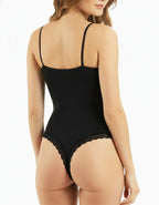 Удобното, топло и практично боди, което комфортно покрива слабата зона на кръста е наша задължителна добавка през по-студените дни. То може да се носи както самостоятелно, така и под сако или жилетка. Стилният черен цвят с красивият прибран ефект в панталон или дънки, създава една перфектна комбинация за красива визия.
Усетете приятното чувство при допира на естествените материи.
Ние използваме само на-висок клас памучно трико, което се е доказало отлично в годините.
Произведено от нас с внимание към детайл