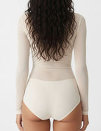 Ефирно Съвършенство: Тюлено Боди-Блуза с Бикина

Почувствайте нежността, носете увереност!

Представяме Ви нашето Тюлено Боди-Блуза с Бикина – идеалното допълнение към Вашия гардероб, което съчетава чувственост, комфорт и модерен стил. Това не е просто бельо, а елемент, който преобразява всяка визия и подчертава Вашата женственост.

Невероятна Мекота: Фината тюлена материя гали кожата, осигурявайки несравним комфорт през целия ден.

Универсален Стил: Носете го като боди-блуза под сако, жилетка или самостоят