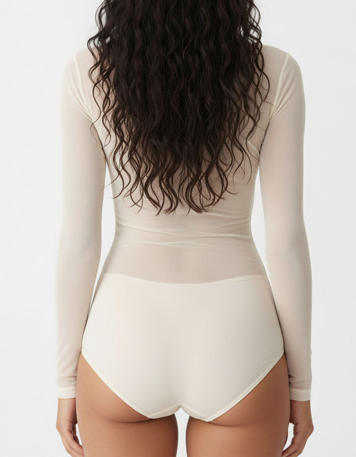 Ефирно Съвършенство: Тюлено Боди-Блуза с Бикина

Почувствайте нежността, носете увереност!

Представяме Ви нашето Тюлено Боди-Блуза с Бикина – идеалното допълнение към Вашия гардероб, което съчетава чувственост, комфорт и модерен стил. Това не е просто бельо, а елемент, който преобразява всяка визия и подчертава Вашата женственост.

Невероятна Мекота: Фината тюлена материя гали кожата, осигурявайки несравним комфорт през целия ден.

Универсален Стил: Носете го като боди-блуза под сако, жилетка или самостоят