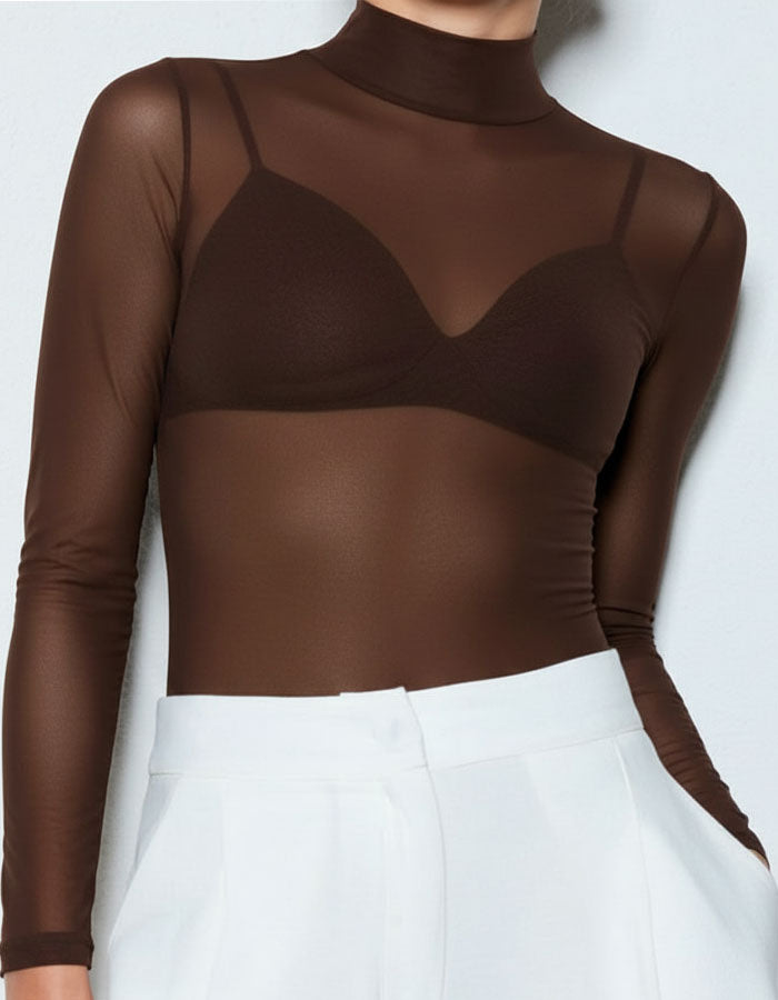 Ефирно Съвършенство: Тюлено Боди-Блуза с Прашка

Почувствайте нежността, носете увереност!

Представяме Ви нашето Тюлено Боди-Блуза с Прашка– идеалното допълнение към Вашия гардероб, което съчетава чувственост, комфорт и модерен стил. Това не е просто бельо, а елемент, който преобразява всяка визия и подчертава Вашата женственост.

Невероятна Мекота: Фината тюлена материя гали кожата, осигурявайки несравним комфорт през целия ден.

Универсален Стил: Носете го като боди-блуза под сако, жилетка или самостояте