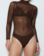 Ефирно Съвършенство: Тюлено Боди-Блуза с Прашка

Почувствайте нежността, носете увереност!

Представяме Ви нашето Тюлено Боди-Блуза с Прашка– идеалното допълнение към Вашия гардероб, което съчетава чувственост, комфорт и модерен стил. Това не е просто бельо, а елемент, който преобразява всяка визия и подчертава Вашата женственост.

Невероятна Мекота: Фината тюлена материя гали кожата, осигурявайки несравним комфорт през целия ден.

Универсален Стил: Носете го като боди-блуза под сако, жилетка или самостояте