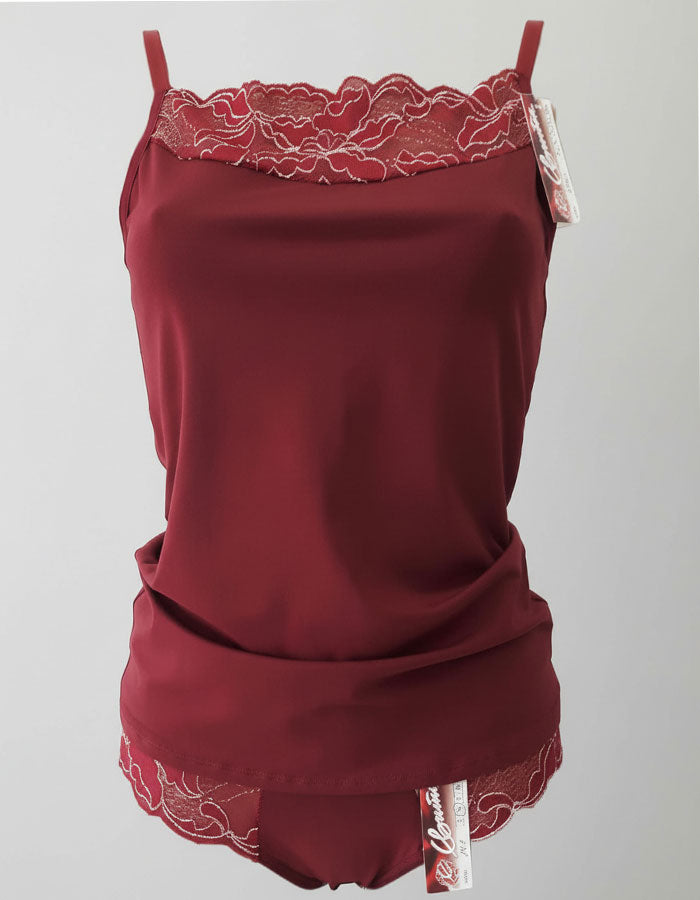 Удобен памучен комплект от потник с дантела отпред и&nbsp;красива бикина.
Мек и еластичен двойно прегънат ластик за презрамки
Бикина е младежка с дантелки от двете страни
Материята е мека и дишаща.

Дизайнът на дантелата може да се различава от този на снимката, но рядко.
Отлично качество
Произведено в България от Евита
Състав: 90% памук и 10% еластан