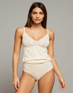 Елегантен и комфортен памучен комплект от Evita

Поглези сетивата си с този удобен, практичен и изключително красив комплект, създаден, за да ти носи увереност и стил всеки ден.
Корсажът е с нежни дантелени чашки, които подчертават естествената форма на бюста, а бикината с висока талия осигурява приятно усещане за комфорт и същевременно оформя силуета.

✔ Ползи и предимства:
→ Изработен от 90% мек и дишащ памук, който гали кожата и предотвратява дискомфорт.
→ Еластанът (10%) добавя гъвкавост и свобода на дв