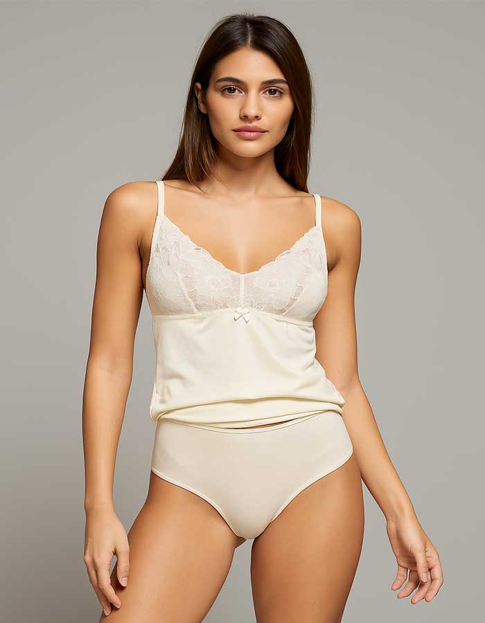 Елегантен и комфортен памучен комплект от Evita

Поглези сетивата си с този удобен, практичен и изключително красив комплект, създаден, за да ти носи увереност и стил всеки ден.
Корсажът е с нежни дантелени чашки, които подчертават естествената форма на бюста, а бикината с висока талия осигурява приятно усещане за комфорт и същевременно оформя силуета.

✔ Ползи и предимства:
→ Изработен от 90% мек и дишащ памук, който гали кожата и предотвратява дискомфорт.
→ Еластанът (10%) добавя гъвкавост и свобода на дв