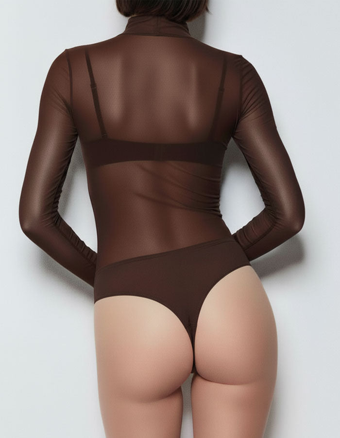 Ефирно Съвършенство: Тюлено Боди-Блуза с Прашка

Почувствайте нежността, носете увереност!

Представяме Ви нашето Тюлено Боди-Блуза с Прашка– идеалното допълнение към Вашия гардероб, което съчетава чувственост, комфорт и модерен стил. Това не е просто бельо, а елемент, който преобразява всяка визия и подчертава Вашата женственост.

Невероятна Мекота: Фината тюлена материя гали кожата, осигурявайки несравним комфорт през целия ден.

Универсален Стил: Носете го като боди-блуза под сако, жилетка или самостояте