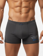 Мъжки боксер от нерециклиран памук – комфорт и стил от Royal Tiger

Открийте удобството и качеството на мъжките боксерки Royal Tiger, създадени за мъже, които държат на естествените материи и безупречния стил.
Изработени от 90% нерециклиран памук и 10% еластан, тези боксерки осигуряват невероятна мекота и дишащ комфорт през целия ден.

✔ Удобни крачоли – осигуряват свобода на движение без впиване или разтягане.
✔ Актуални акценти – модерен дизайн, съчетан с прецизни детайли за стилна визия.
✔ Българско прои